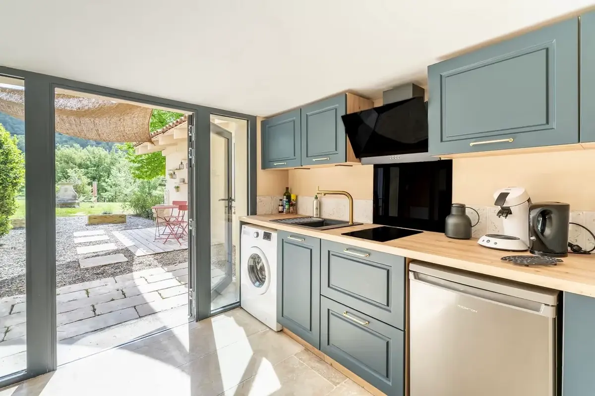 Fully equipped kitchen opening onto the terrace