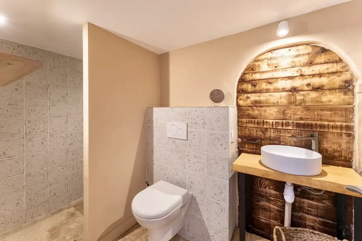 Shower room with walk-in shower